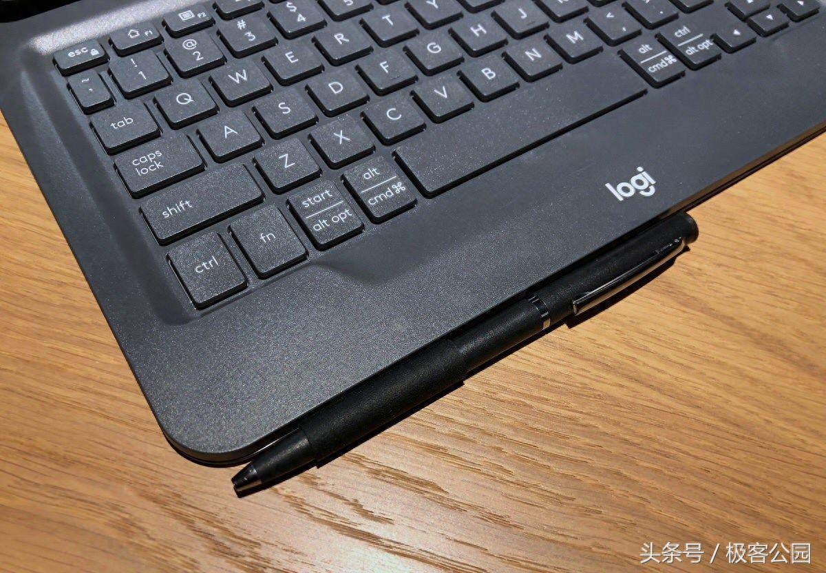 罗技键盘怎么连接ipad（罗技 K760 蓝牙键盘入手体验）