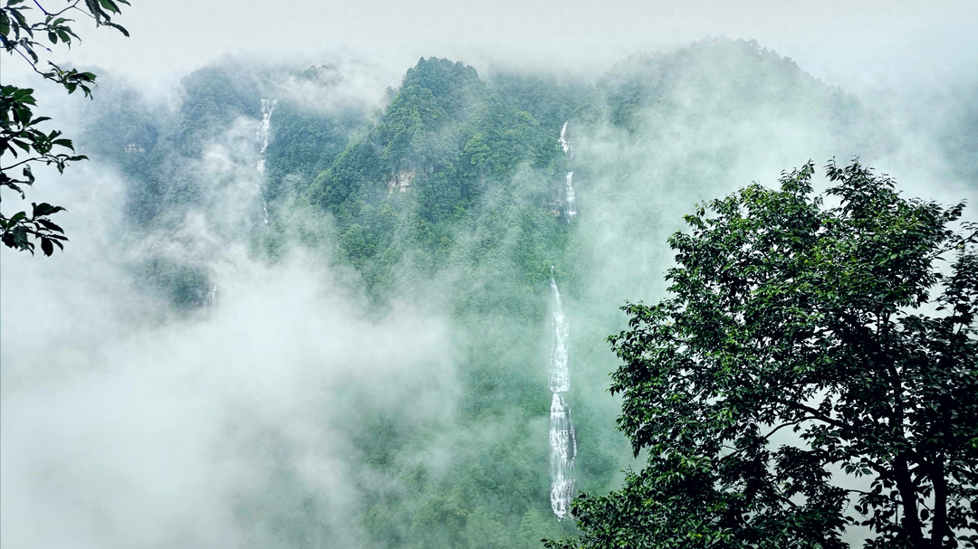 适合下雨天旅游景点（ 下雨天的瓦屋山美景分享）