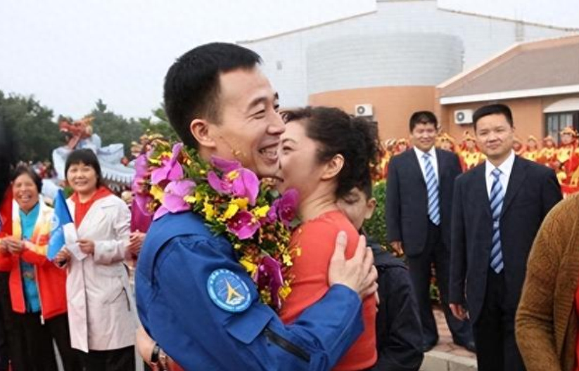 三次上太空的航天员是谁（中国三次登上太空的人—景海鹏）