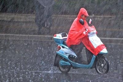 电瓶车可以淋雨吗（电动车雨天注意事项）