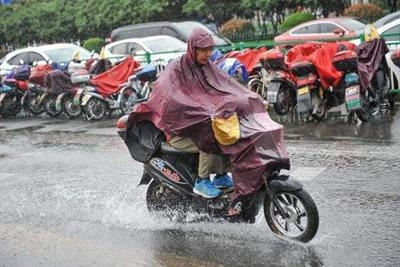 电瓶车可以淋雨吗（电动车雨天注意事项）