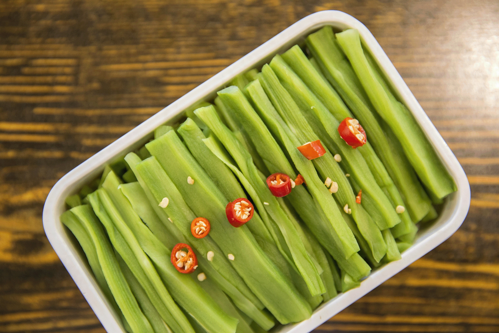 腊肠炒什么菜好吃（教你营养美味的腊肠炒贡菜）